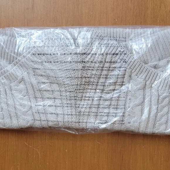 Forever 21 Women's Cable Knit Mid-rise Shorts - NWT Size Large - Picture 6 of 9